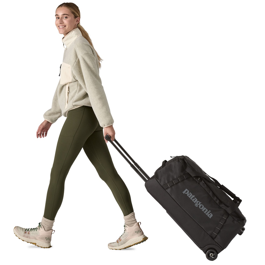 WBF24-49382-BLK-STOWBlack-Hole-Wheeled-Duffel-70L-trolley .jpg (5).jpg