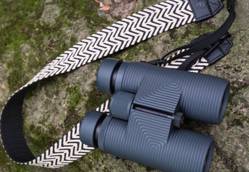 Pro Issue 10x42
